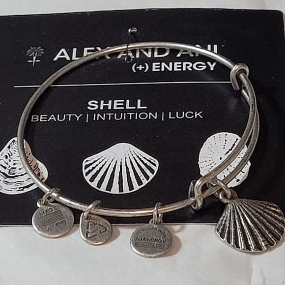 Alex and Arni Shell Bracelet - Picture 1 of 7